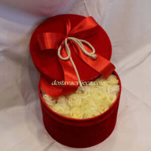 Baršun s bijelim ružama (šifra 777 St)